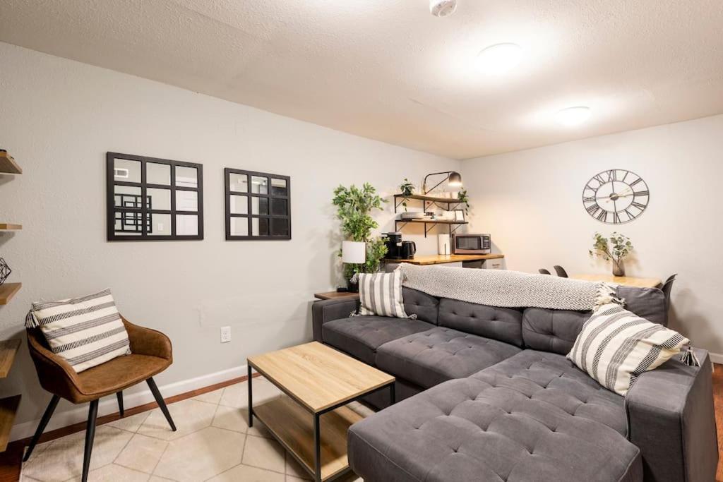 Adorable 2-Bedroom Modern Basement Ντένβερ Εξωτερικό φωτογραφία