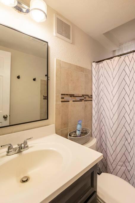Adorable 2-Bedroom Modern Basement Ντένβερ Εξωτερικό φωτογραφία