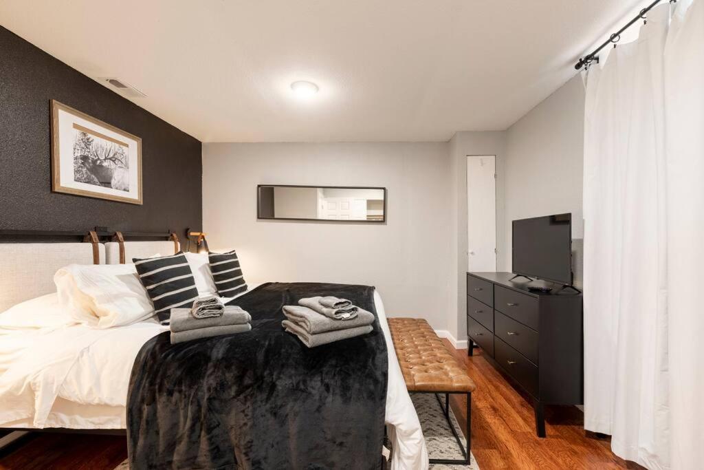 Adorable 2-Bedroom Modern Basement Ντένβερ Εξωτερικό φωτογραφία