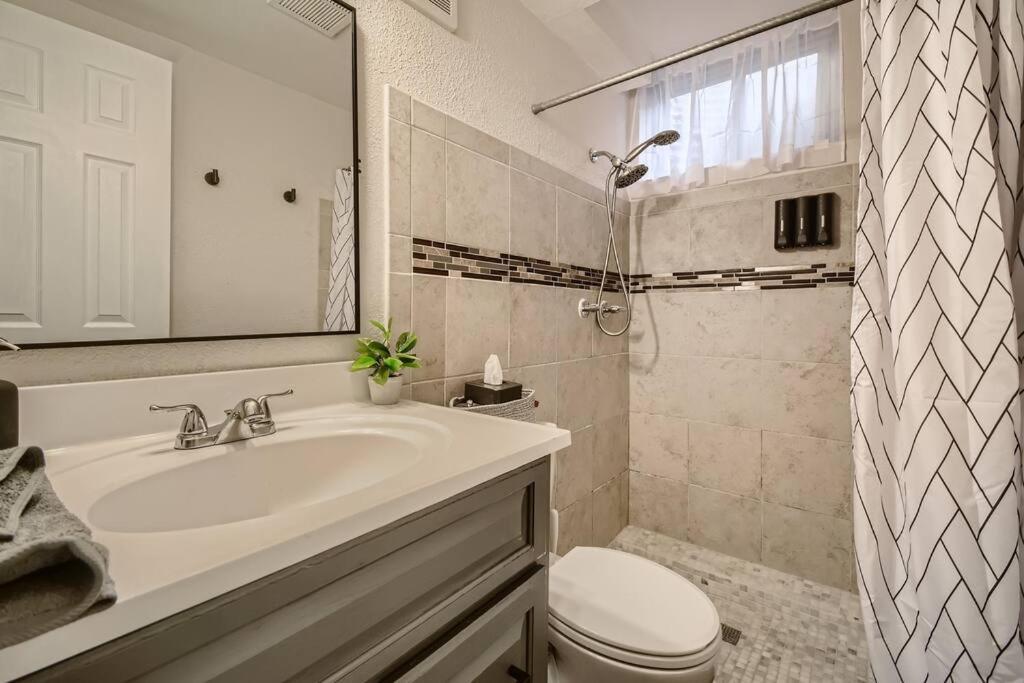 Adorable 2-Bedroom Modern Basement Ντένβερ Εξωτερικό φωτογραφία