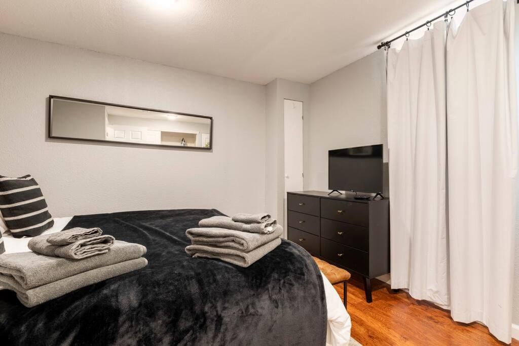 Adorable 2-Bedroom Modern Basement Ντένβερ Εξωτερικό φωτογραφία