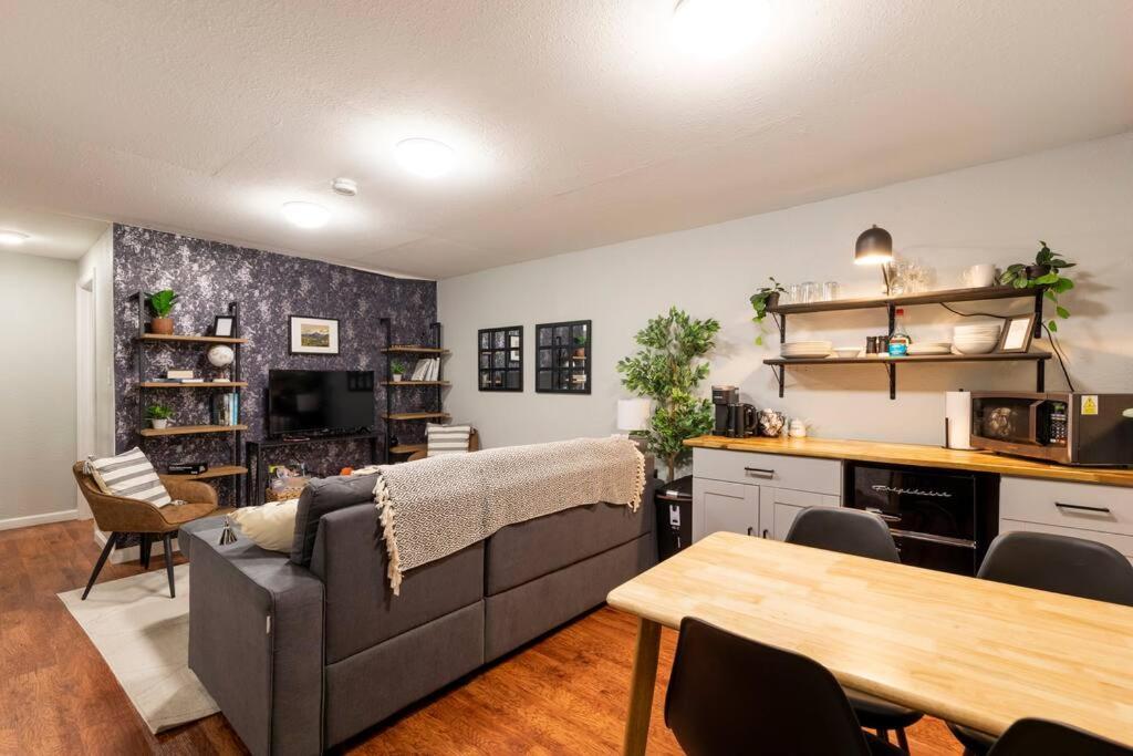 Adorable 2-Bedroom Modern Basement Ντένβερ Εξωτερικό φωτογραφία